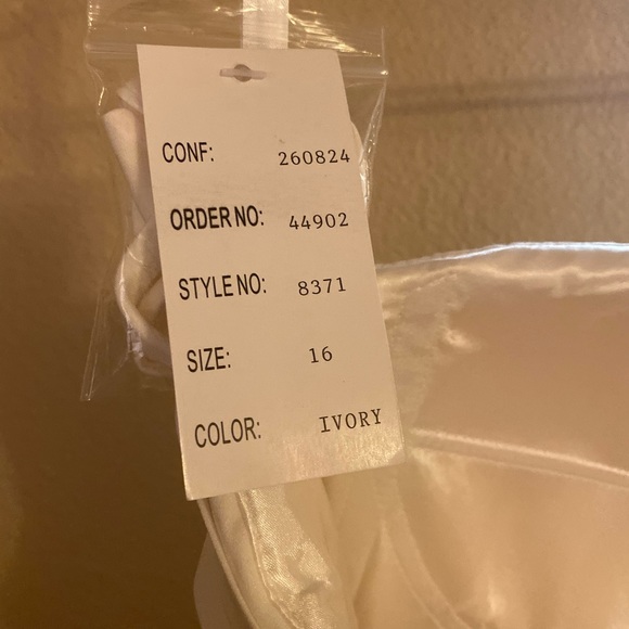 Da Vinci Bridal Style 8371 - Picture 4 of 5